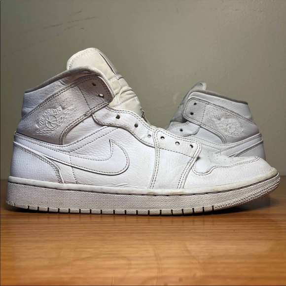 triple white jordan 1 mid